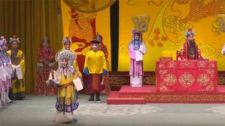 河北梆子经典剧目《王宝钏》在石家庄人民会堂上演